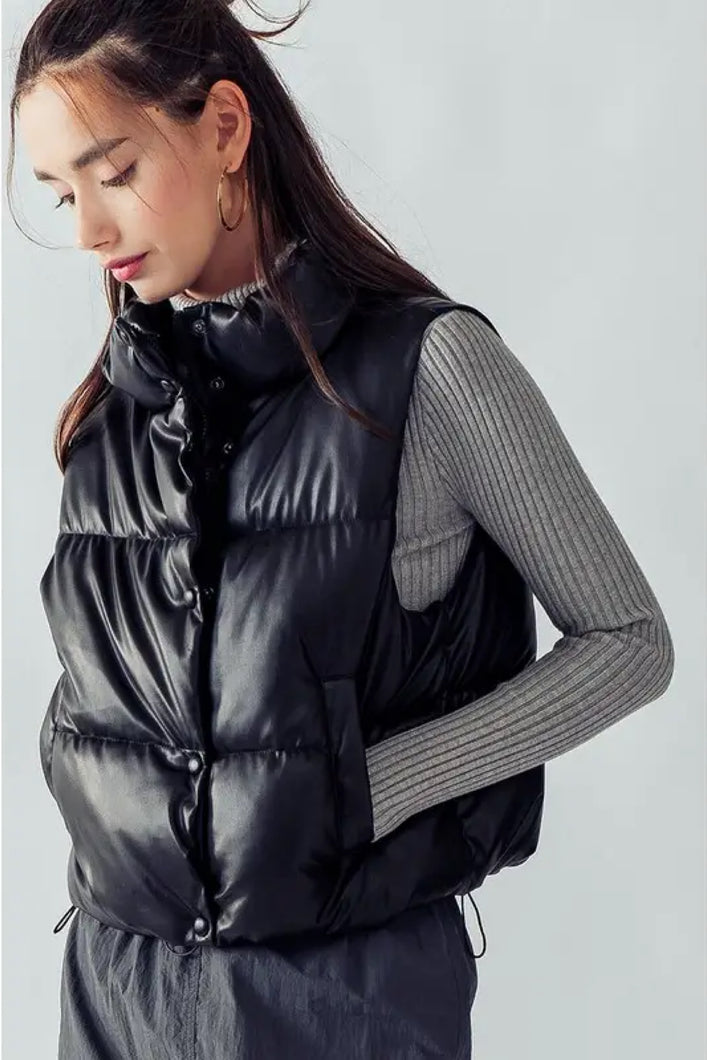 RELAXED CROPPED PUFFER VEST BLACK
